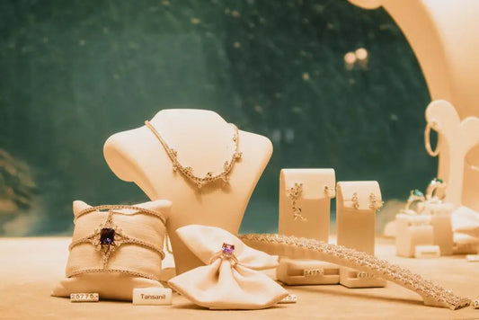 The Art of Choosing the Perfect Gold Necklace