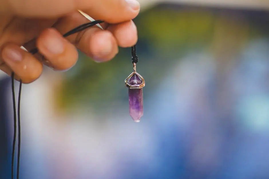What Gemstone Necklaces Are Most Suitable for Everyday Wear?