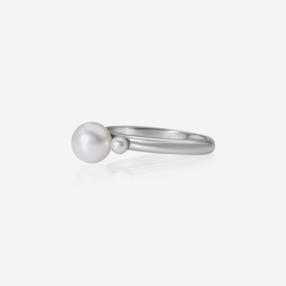 Akoya pearl trinity ring in 18K white gold – Made by Petit Jewelry
