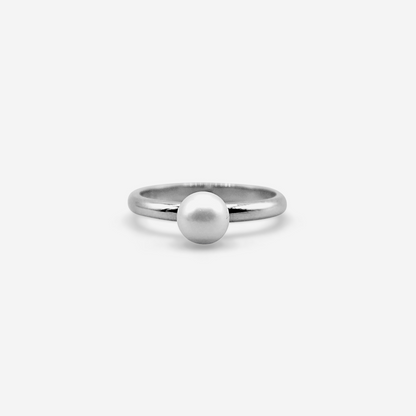 Freshwater pearl ring in 18K white gold – Made by Petit Jewelry
