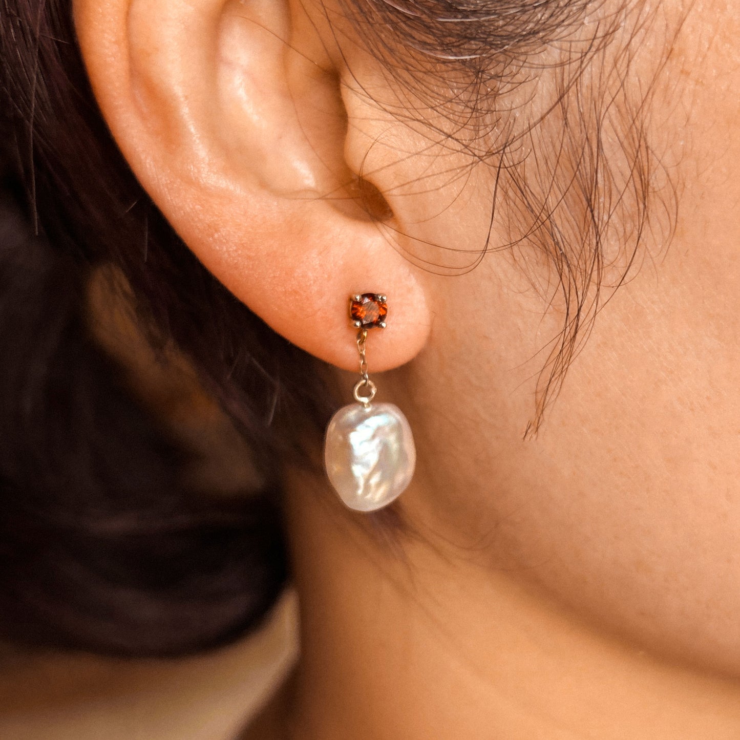 Garnet and freshwater pearl drop earrings in 14K yellow gold – Made by Petit Jewelry
