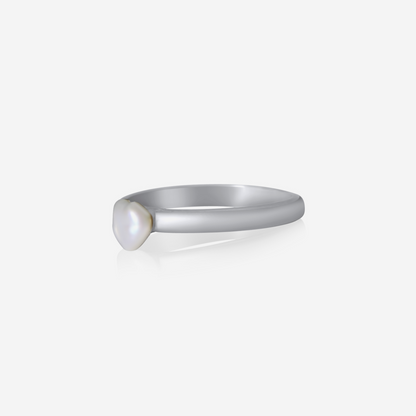 Keshi pearl ring in platinum – Made by Petit Jewelry