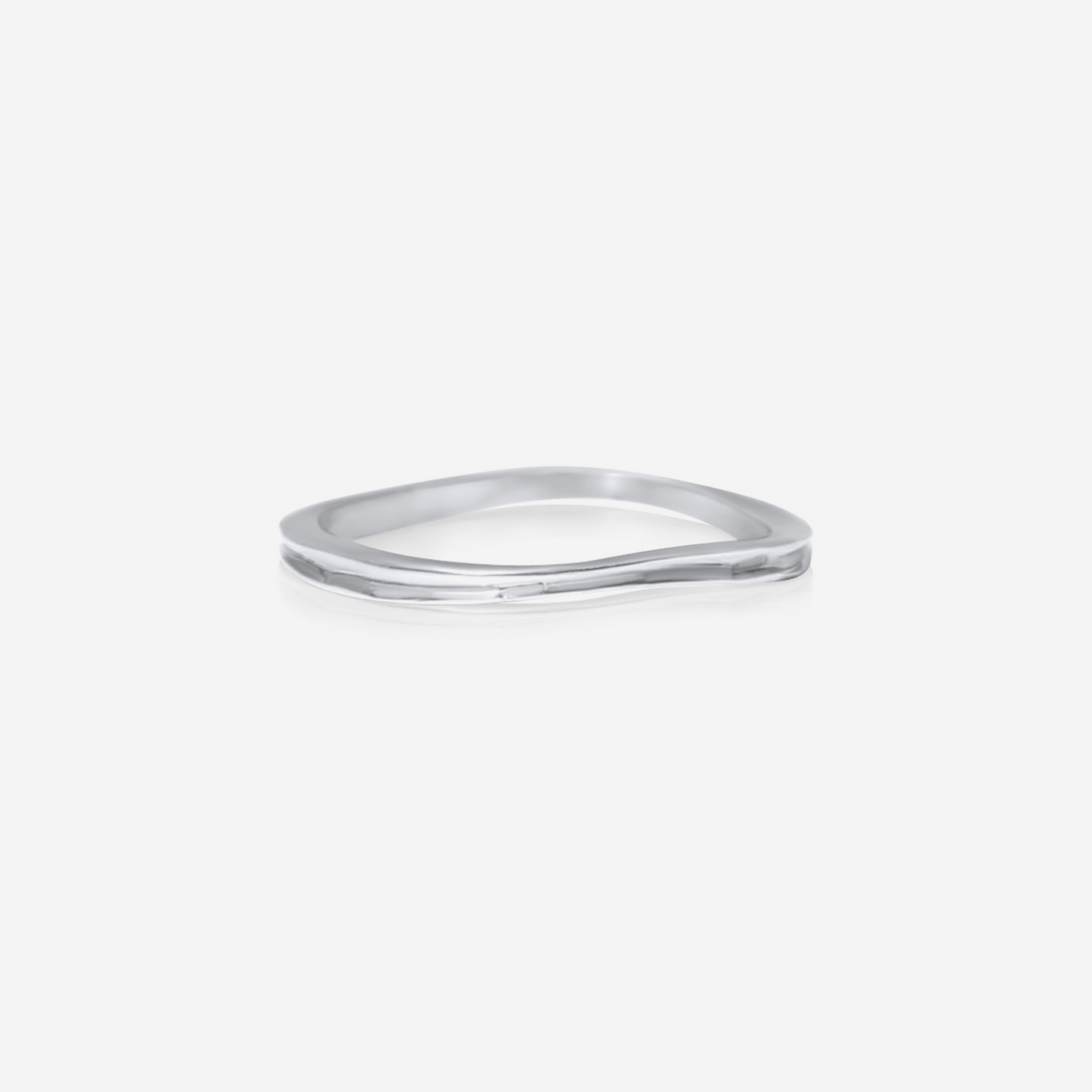 Organic thin wedding band in 18K white gold – Made by Petit Jewelry
