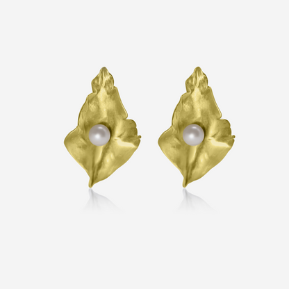 Petal drop earrings with Akoya pearl in 18K yellow gold – Made by Petit Jewelry