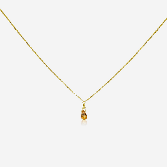 Green apatite drop pendant necklace in 14K yellow gold – Made by Petit Jewelry