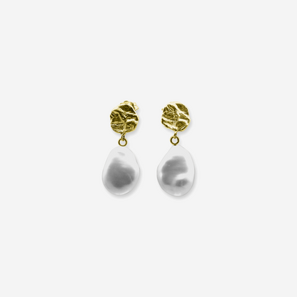 Textured gold drop earrings with freshwater pearl in 18K yellow gold – Made by Petit Jewelry
