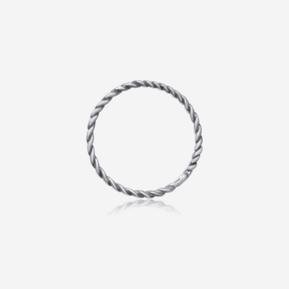 Twisted band ring in 14K white gold – Made by Petit Jewelry